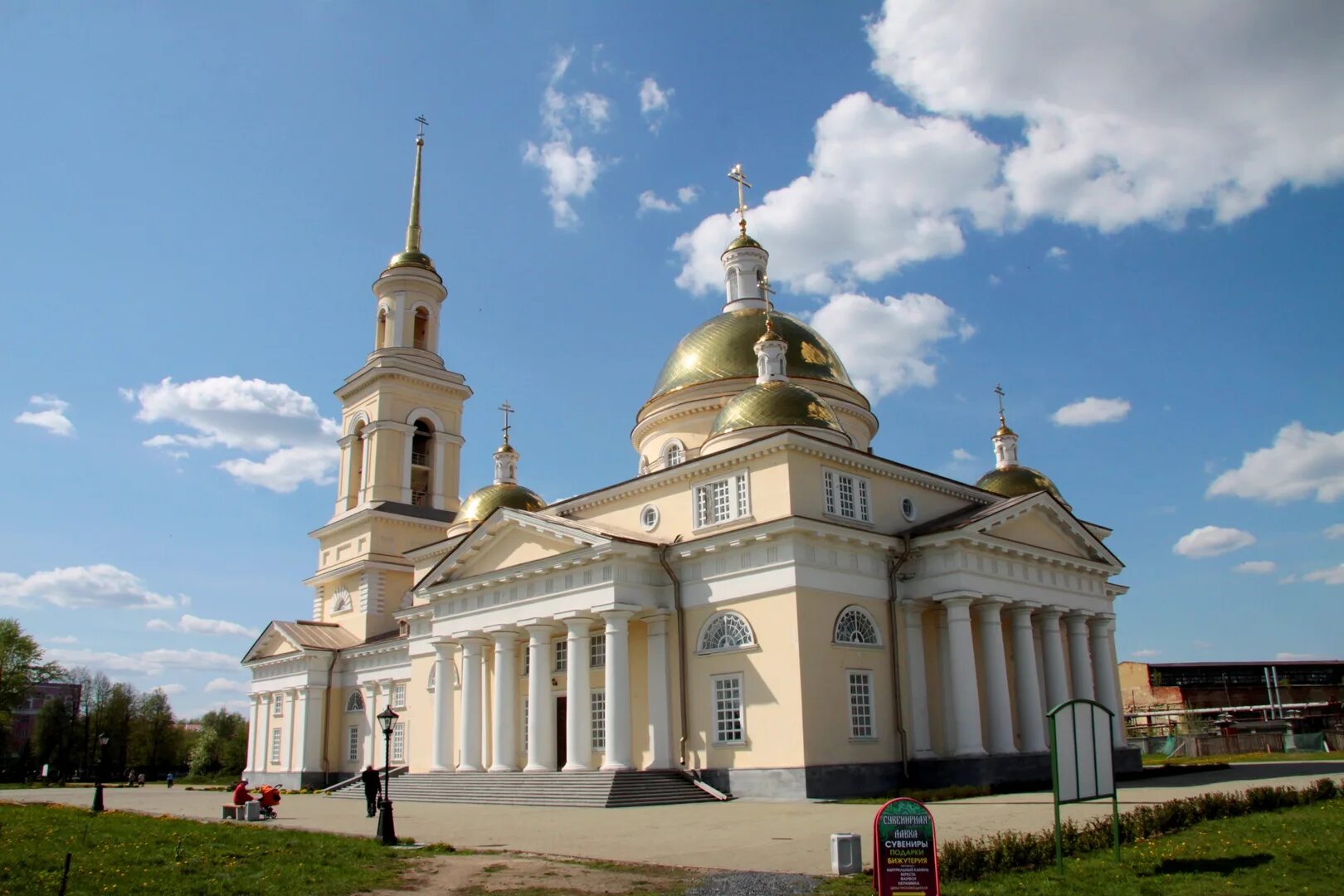 Церкви классицизма. Колокольня Спасо-Преображенского собора Пермь.