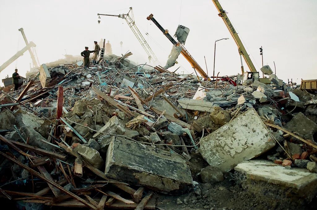 Нефтегорск землетрясение 1995. Землетрясение на Сахалине 1995 Нефтегорск. Землетрясение 1995 года в Нефтегорске.