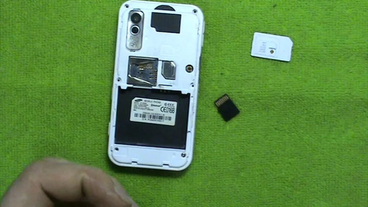 Ремонт сим карт. Samsung gt-s5250 сим карта. как вставить симку в самсунг gt-s5250. sim приемник smk. сим карта на samsung gt-s5250 фото.