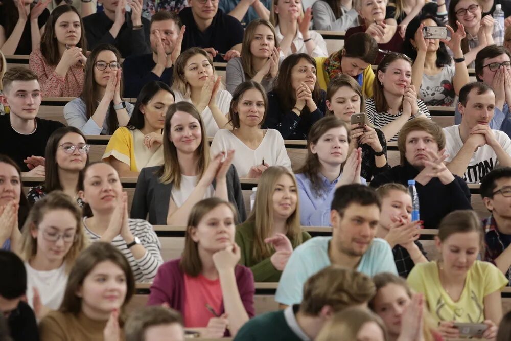 Институты новосибирска. Ректор нгуэу. Академгородок новосибирск нгу. Сгугит новосибирск. Студенты на занятиях.