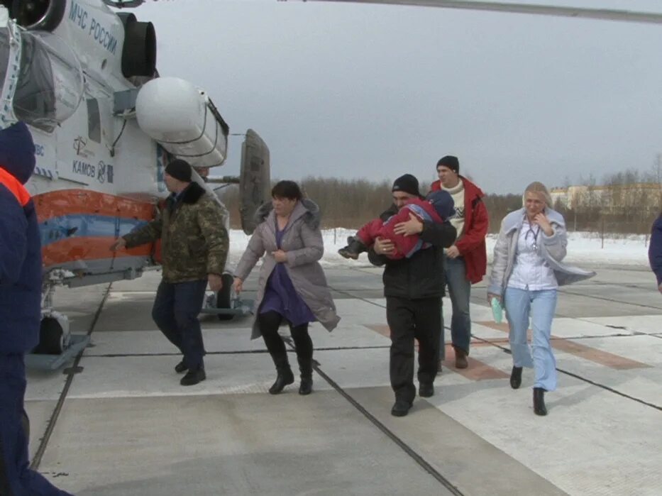 Холмитянин в холме новгородской области. Вертолет МЧС Великий Новгород. МЧС вертолет Симферополь. Упал вертолет рядом с холмом Новгородская область. Холмитянин в Холме Новгородской области в контакте.