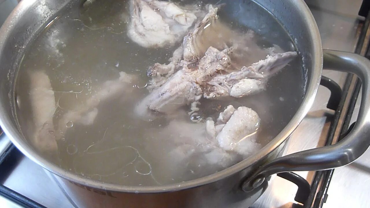 Ли варить бульон из замороженного мяса. Черви в курином бульоне. черви в курице при варке. слить бульон после закипания.