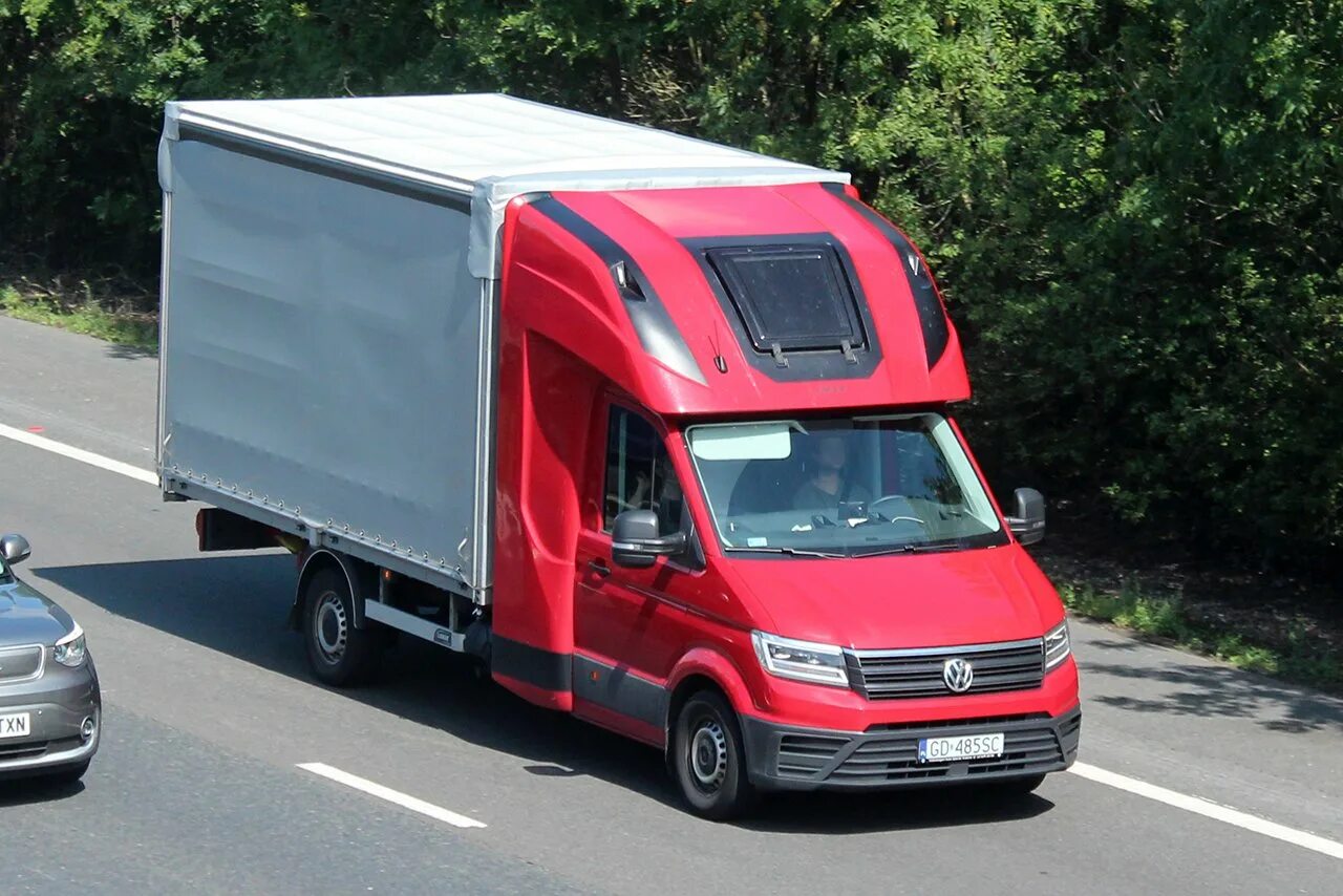 Фургоны крафтер. Volkswagen crafter 50 с тентом. фольксваген крафтер грузовой фургон. volkswagen грузовой фургон crafter 2025. фольксваген крафтер грузовой тент.