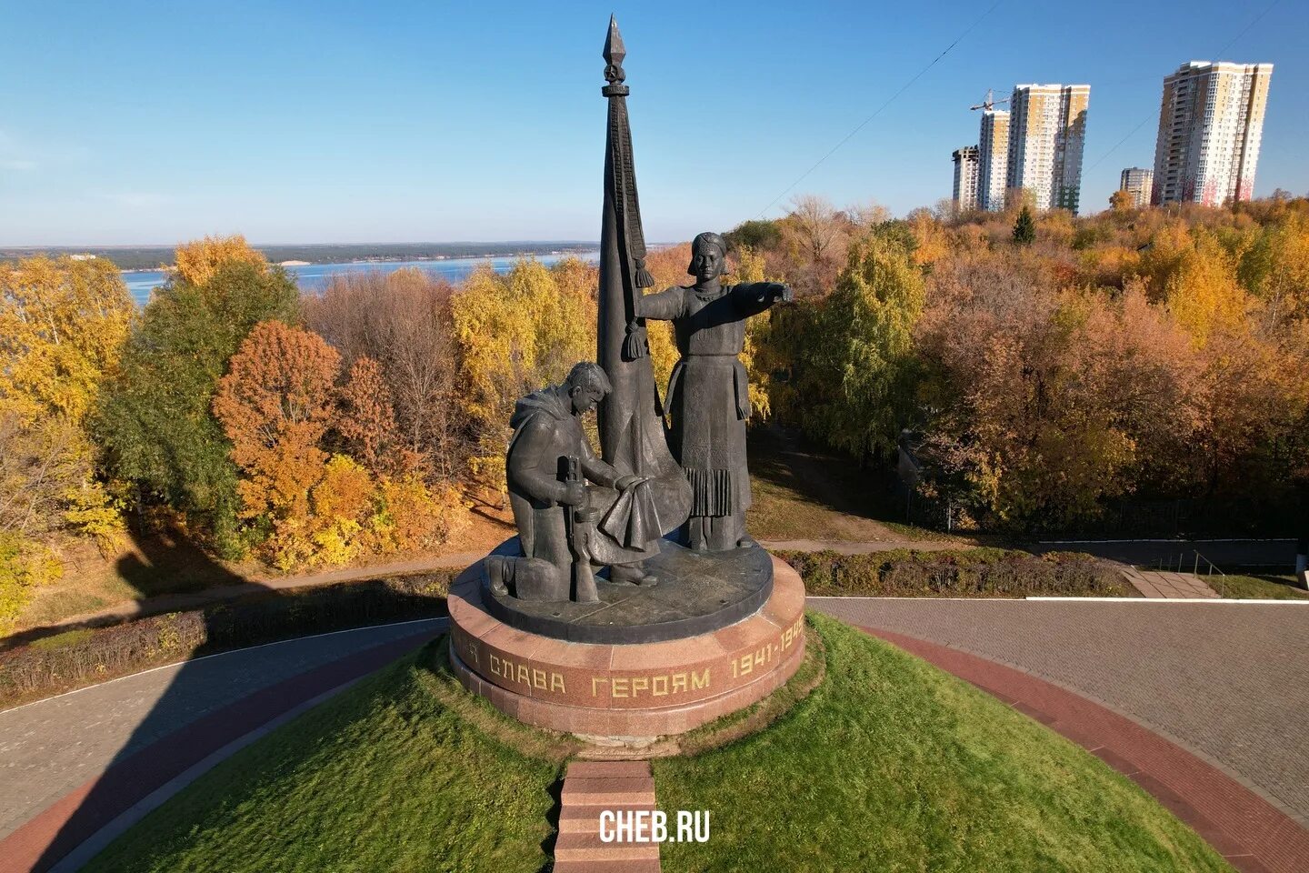 Монумент значение. Монумент славы чебоксары. памятник воинской славы чебоксары. монумент воинской славы. монумент городам воинской славы парк победы.