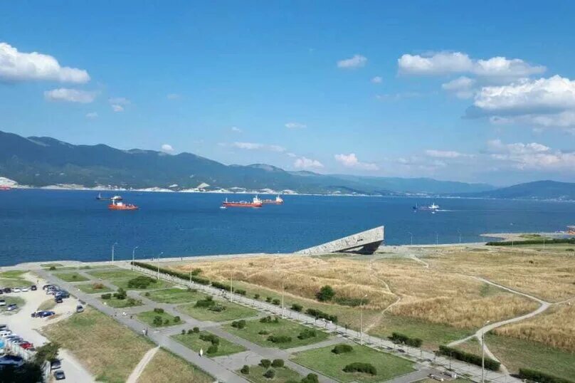 Новороссийск квартиры у моря. Пр ленина 52 новороссийск. виды новороссийска. квартира с видом на море новороссийск. вид на море из квартиры новороссийск.