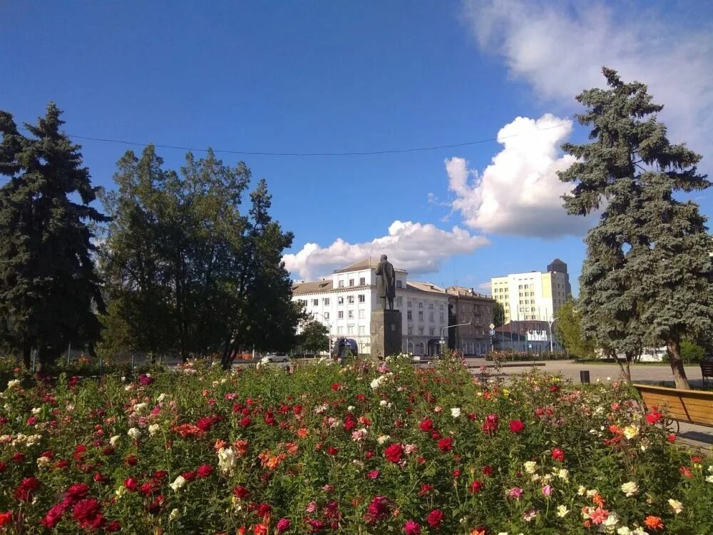 Луганск в настоящее время. Луганск лето. луганск красивые места. климат луганска. луганск фото.