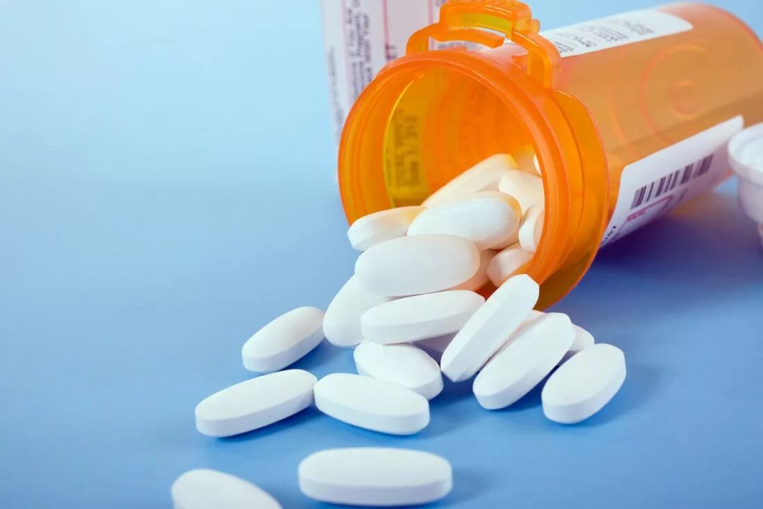 Улыбающиеся таблетки. Anti medical. Баночка с таблетками. Антибиотики. Коллоиды это в медицине.