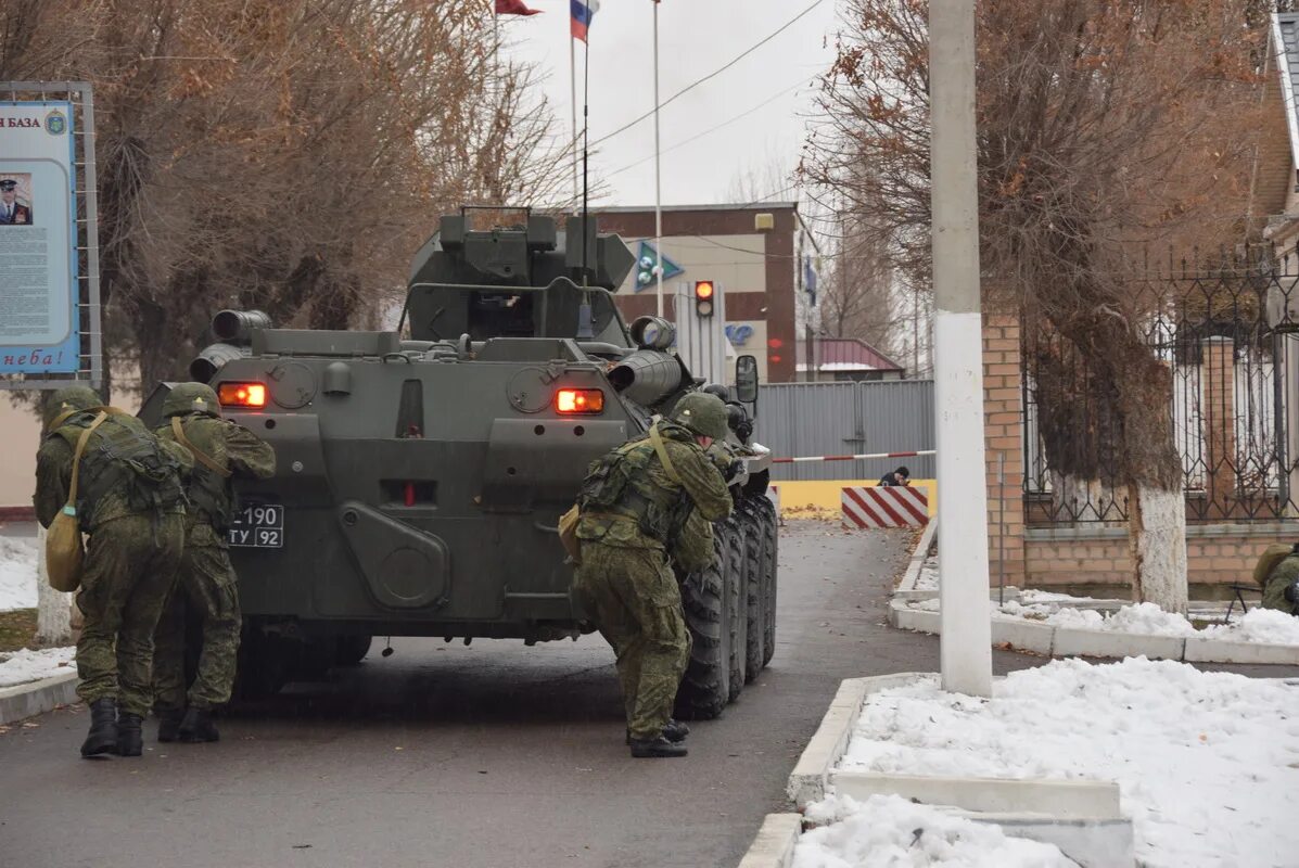 Нападение на военную базу. Военная база кант. Российская Военная база в Киргизии. Русская Военная база. Военные подразделения России.