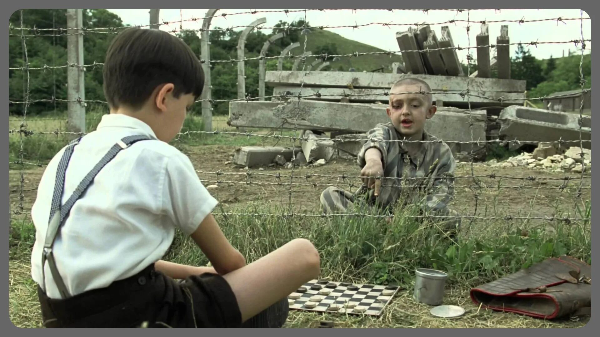 Мальчик в полосатой пижаме (2008). Мальчик в полосатой пижамельм.