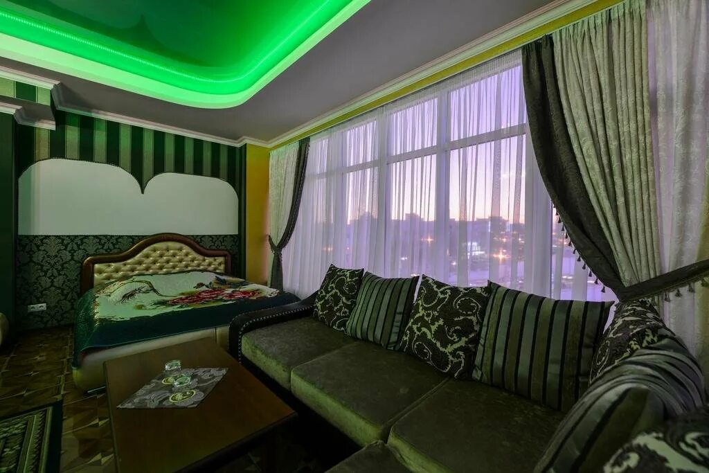 Гостиница малибу омск. Черная жемчужина каюта капитана. Малибу развлекательный комплекс на пироговском водохранилище. Малибу когалым. Пляж малибу мытищи.