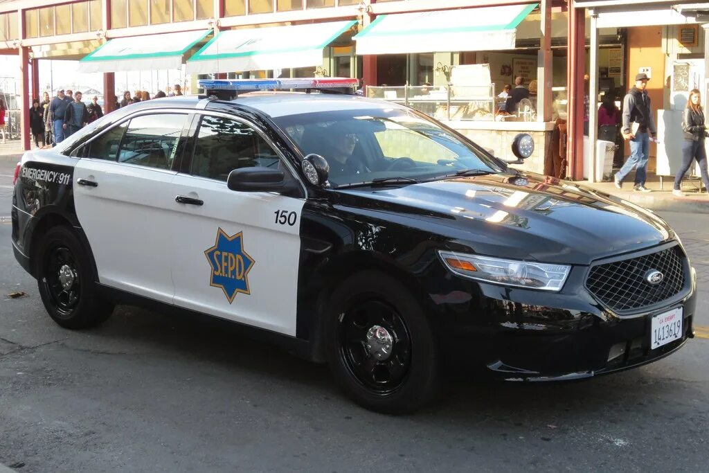 Полиция лос сантос. Машины lspd гта 5. Ford taurus police interceptor. Полицейский додж чарджер. Dodge charger pursuit полиция.