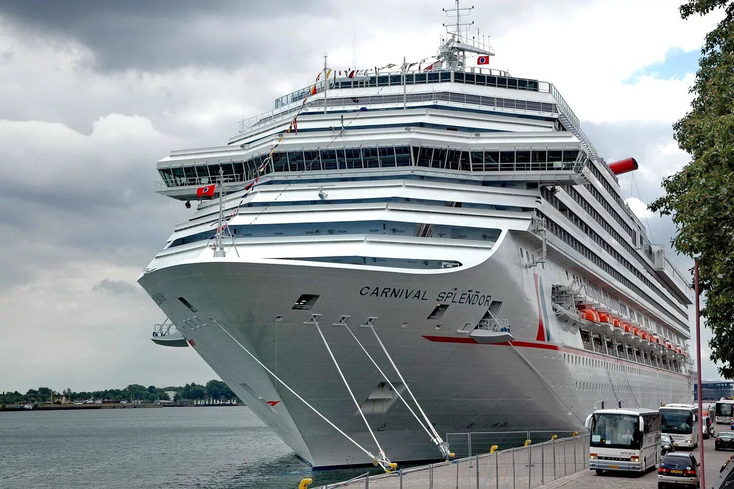 Мерри гоу раунд. Карнавал в бразилии. Carnival fein. Круизный лайнер carnival splendor. Круизный лайнер carnival.