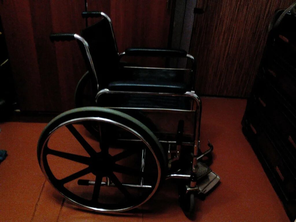 Где можно взять инвалидную коляску. Инвалидная коляска папа Карлеоне. Инвалидная коляска DAB.