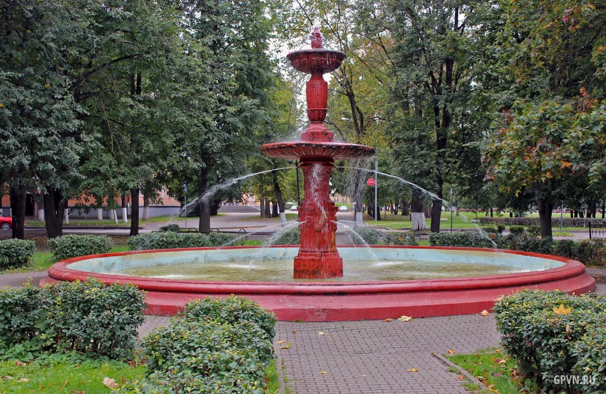 Старый фонтан. Старый фонтан великий новгород. сквер у старого фонтана великий новгород. фонтан в парке великий новгород. фонтан садко великий новгород.