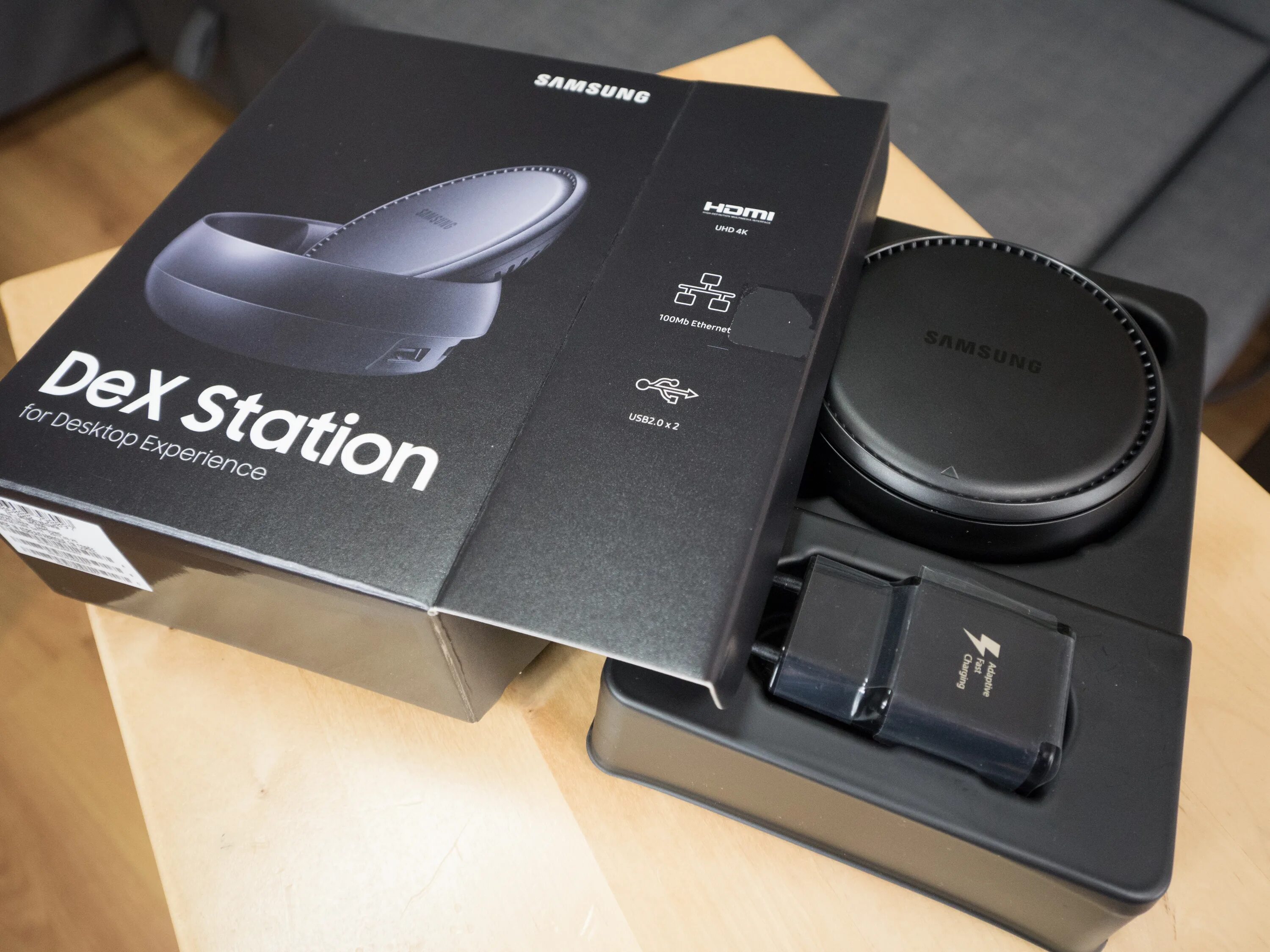 Dex station. Док станция samsung dex station. samsung dex station комплектация. док станция samsung dex station черный. samsung galaxy s10 док станция.