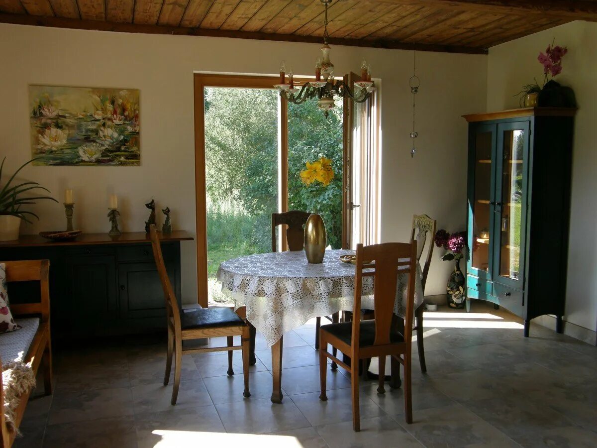 Деревенские дома внутри. Дом в деревне переделка. Отреставрированный деревенский дом. Дом в деревне внутри. Дом в деревне переделка.