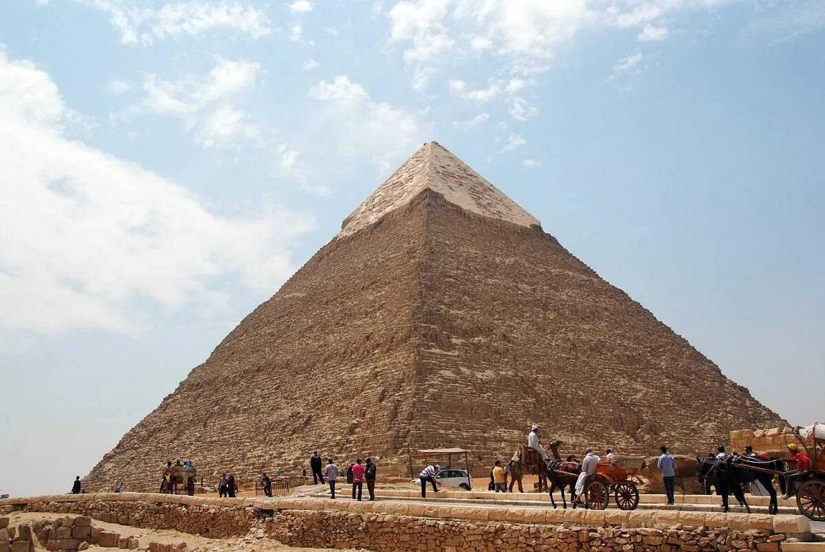 Пирамида 1 16. Пирамиды Гизы. 1 Чудо света пирамида Хеопса. Египетское название пирамиды Хеопса. Пирамида Лувр древний Египет.