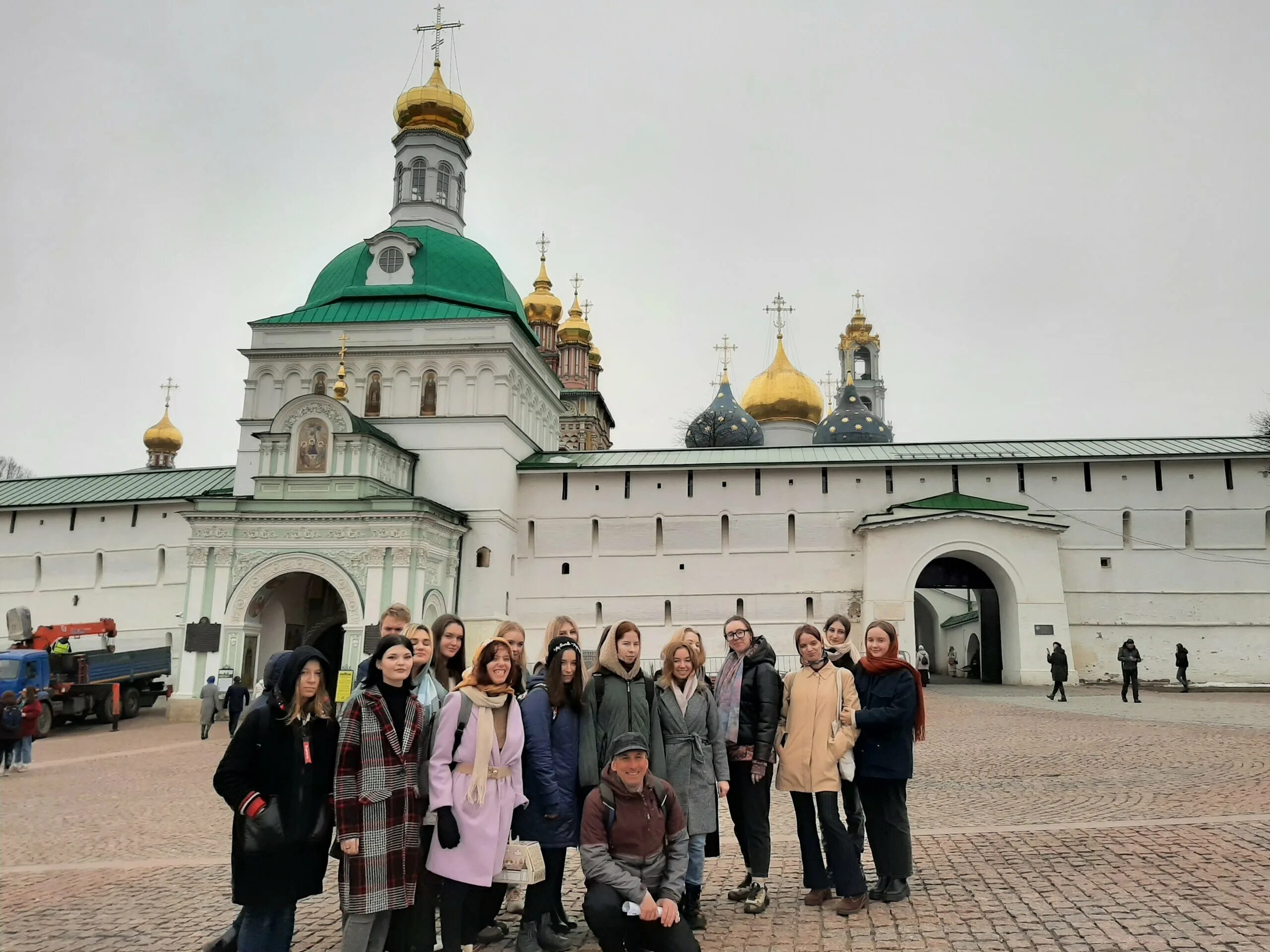 Знаменитые экскурсии. Сергиев Посад туристы. Сергиев Посад Лавра экскурсии. Холмы Сергиев Посад. Сергиев Посад Лавра поход туристический.