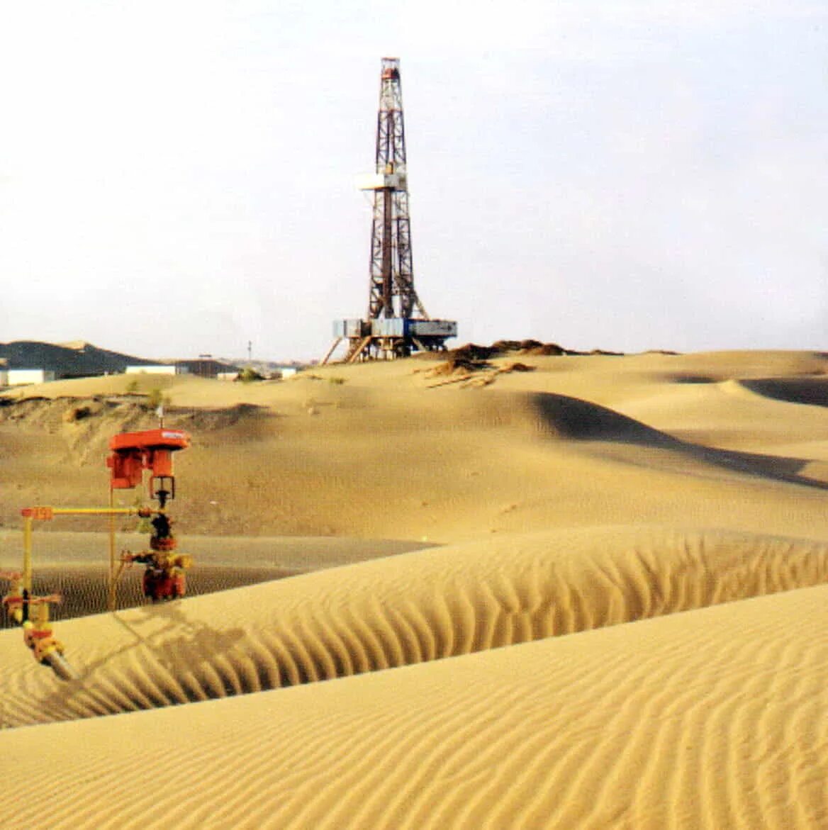 Пустыня атакама климатический пояс. Природные ресурсы египта карта. Пирамиды нубийская пустыня судан. Хасси-мессауд нефтяное месторождение. Полезные ископаемые пустыни.