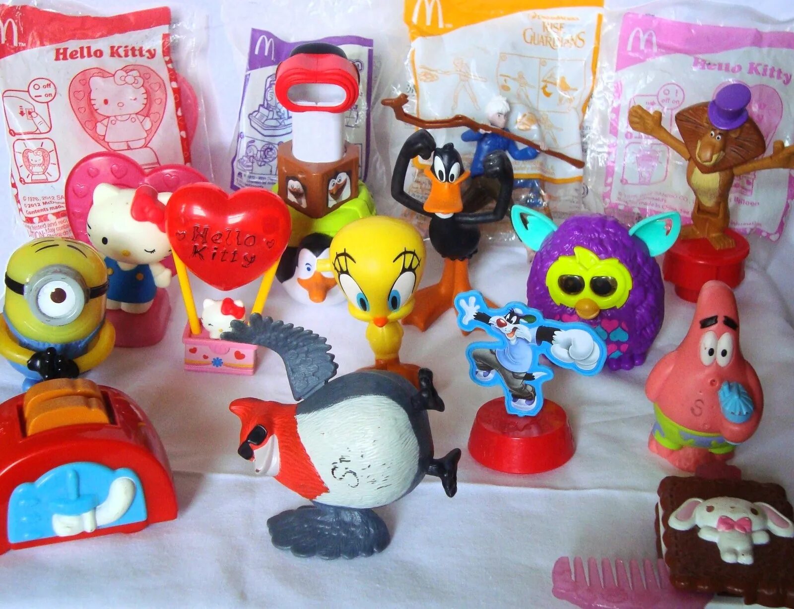 Mcdonalds toy. Игрушки. Хэппи Хэппи игрушки макдональдс. MCDONALDS Happy meal игрушки. Игрушка макдональдс 2000е. Игрушки Хэппи мил в Макдональдсе 2000.