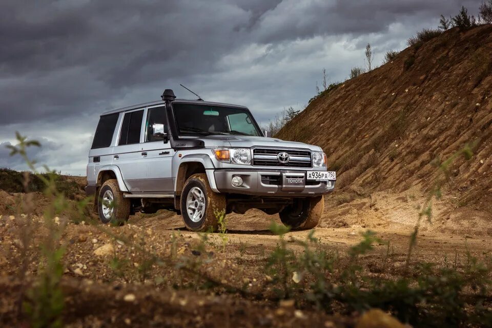 Land cruiser 70. Крузер 70. TLC 70. Toyota Land Cruiser 70 новый Derier. ТЛК 70 2016.