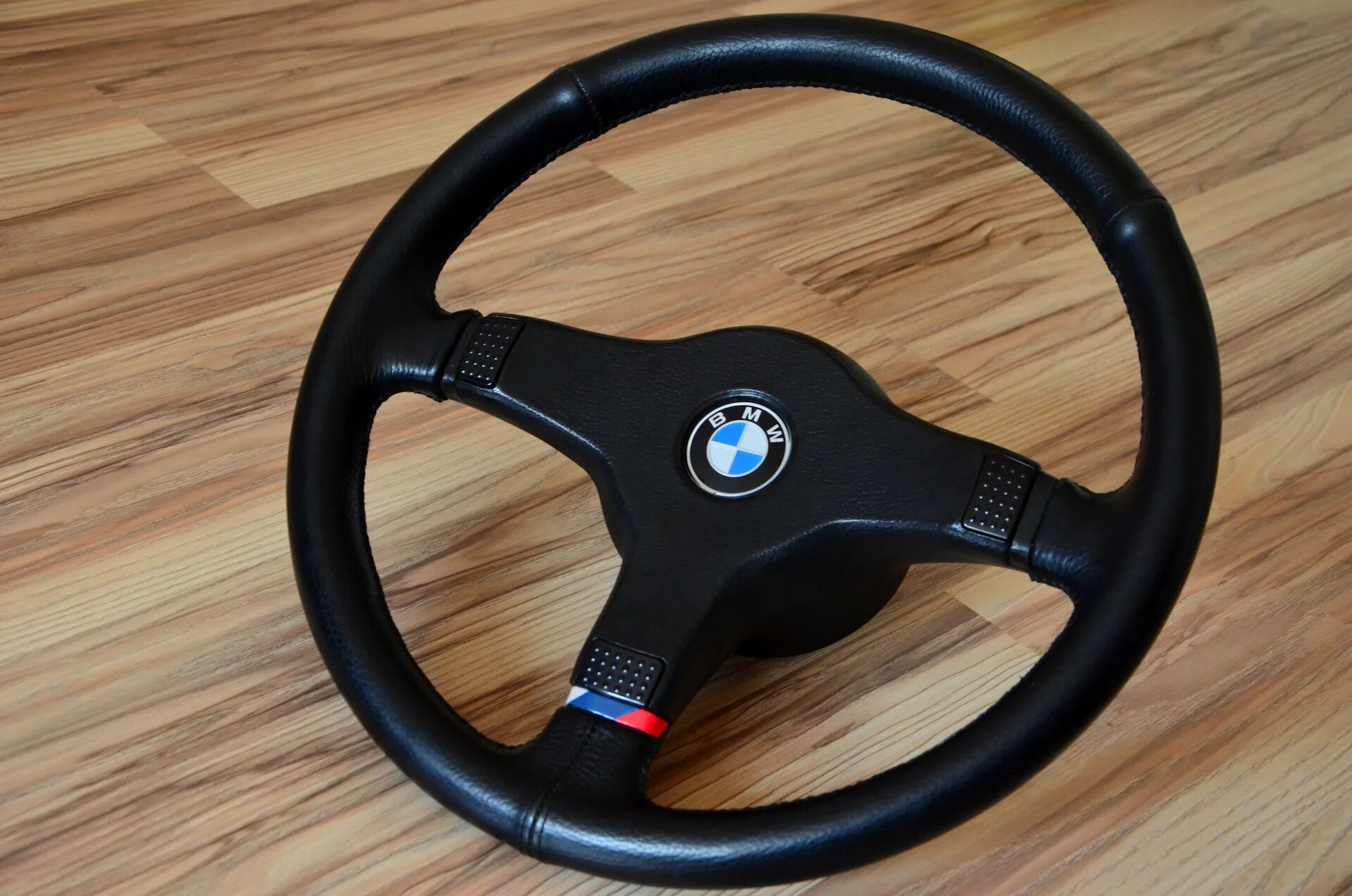 Руль bmw m. BMW e30 руль m Technic. Руль м тех 1 е34. Руль BMW e30 m Technic 1. М руль БМВ е34.