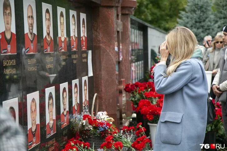 Локомотив ярославль 7 сентября. Команда локомотив ярославль 2011. Локомотив 7 сентября 2011. Хк локомотив ярославль 2011 трагедия. Хк локомотив ярославль катастрофа.
