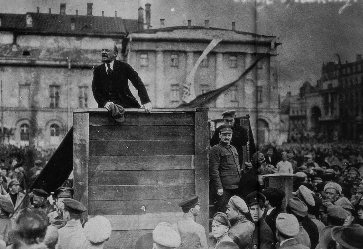 Большой театр после революции 1917 года. Керенский и Ленин. Октябрьская революция 1917 года. Ленин Владимир Ильич на броневике.