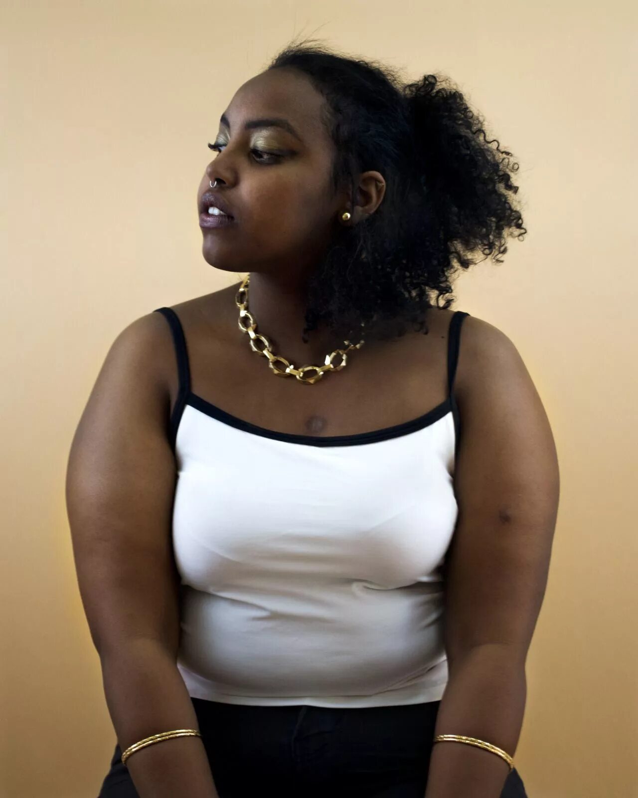 Очень толстой негритянку. Толстая афроамериканка. Афро амереканка толстая. Толстая черная девушка. Толстая темнокожая женщина.