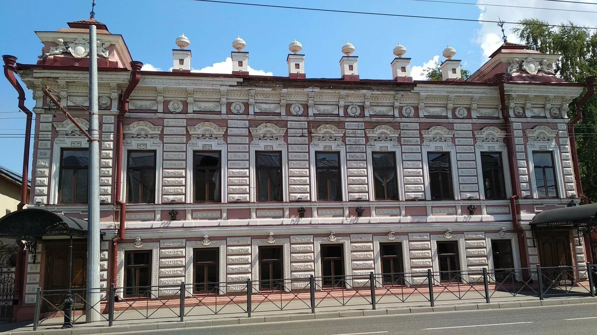 Дом купца адамова. «дом купца захарова» устюг. дом купца в казани. купеческий дом казань. дом купца кузнецова (купца никитина) краснодар.