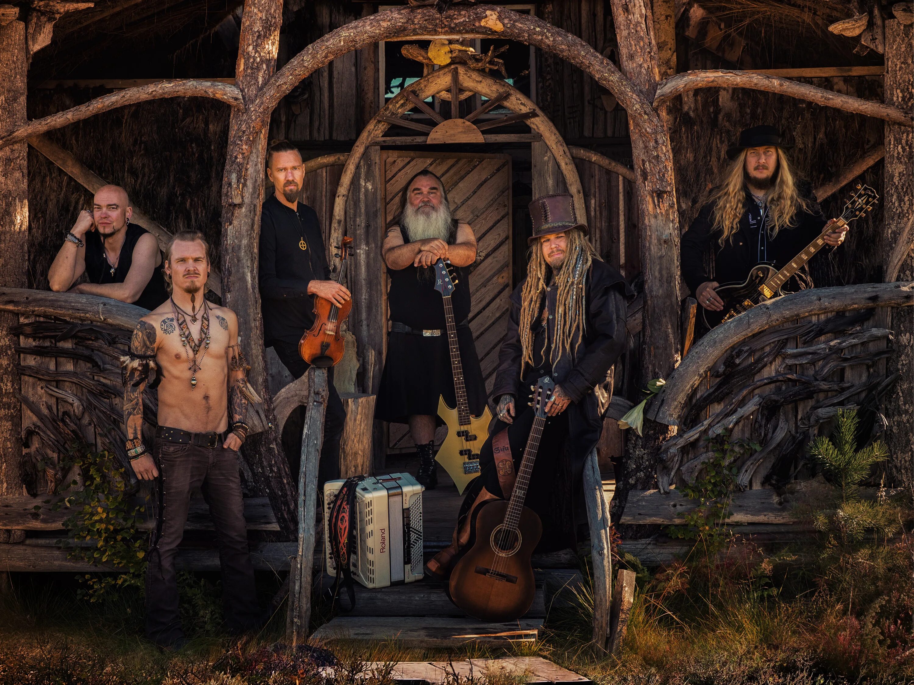 Korpiklaani jylha 2021. Korpiklaani обложки. Korpiklaani live. Korpiklaani 2024. Фолк метал группы.