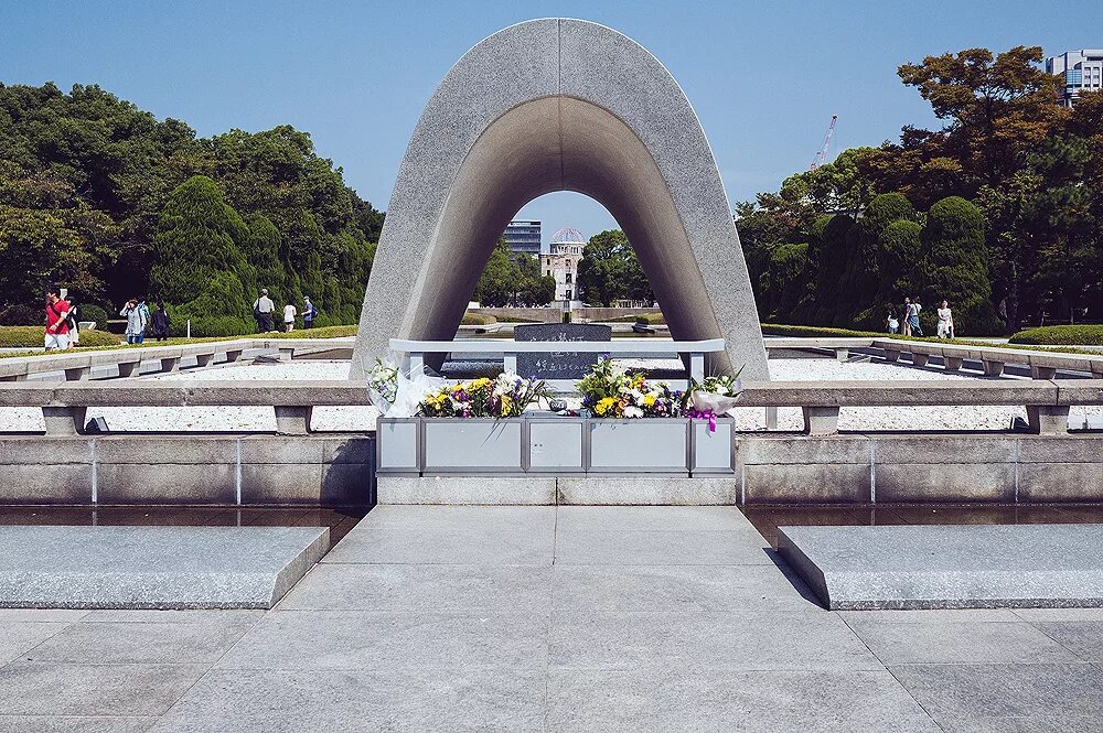 памятник хиросима и нагасаки в японии. мемориал жертвам бомбардировки в хиросиме. мемориал жертвам бомбардировки в хиросиме. мемориал в японии хиросима и нагасаки. мемориал жертвам бомбардировки в хиросиме.