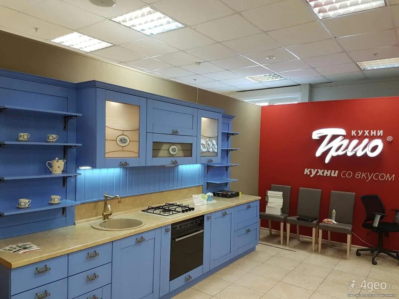 гипермаркет кухонь. салон кухонной мебели. любимая кухня. модные кухни. интерьер салона кухонь.