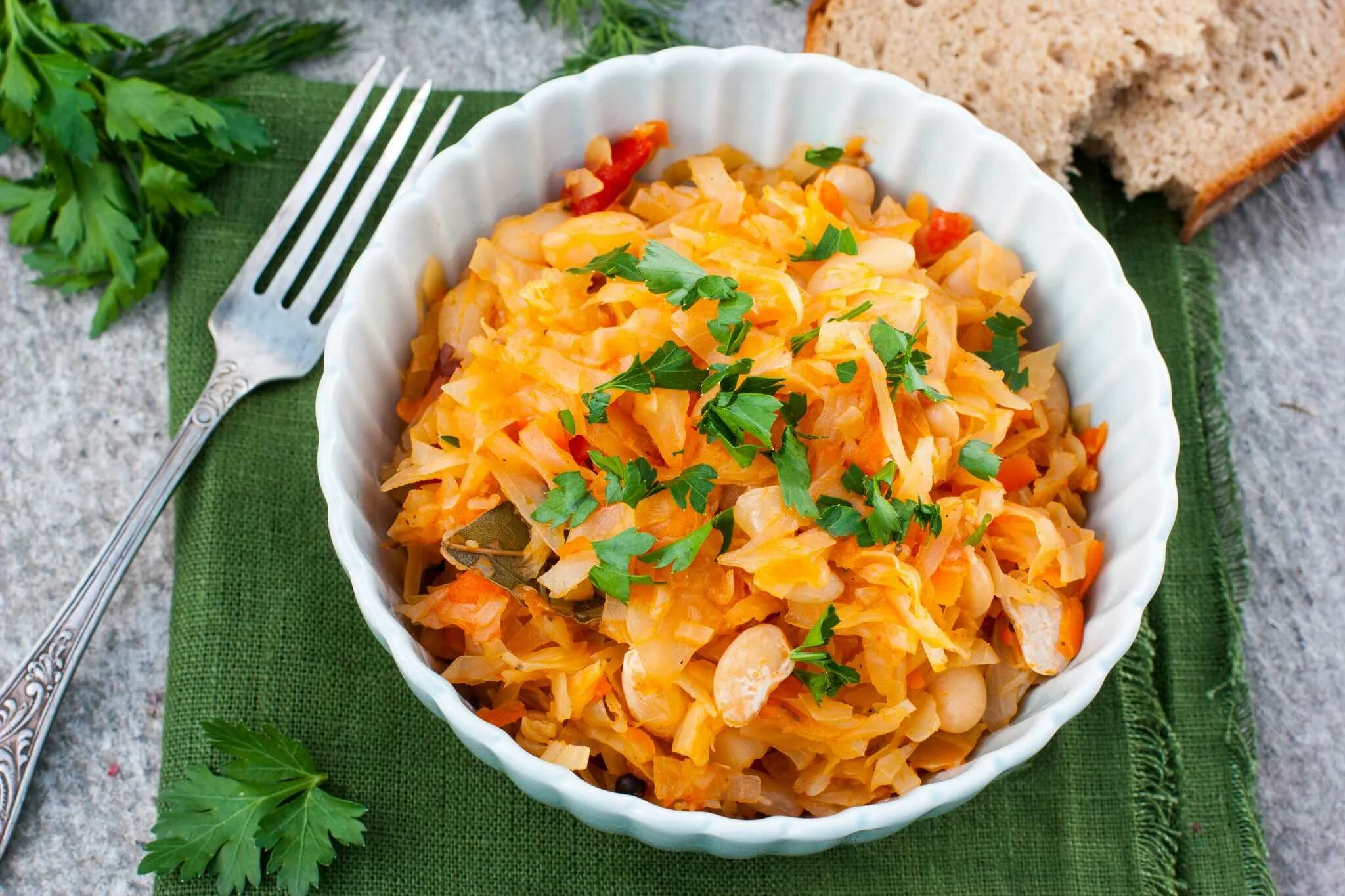 Как потушить капусту без мяса на сковороде