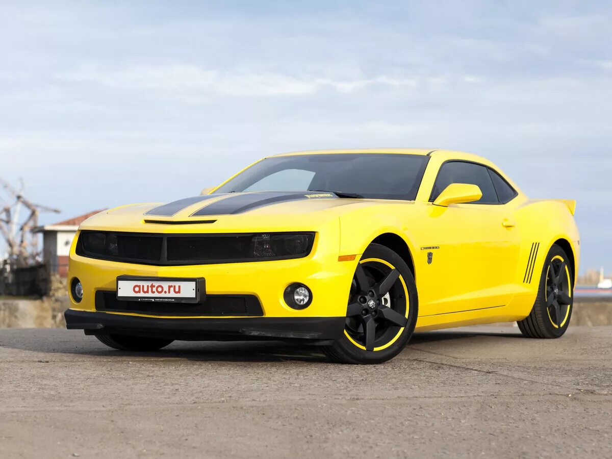 Желтая машина купить. Chevrolet Camaro 2011. Шевроле Камаро 2011 желтая. Шевроле Камаро 3.6. Chevrolet Camaro v 2011.