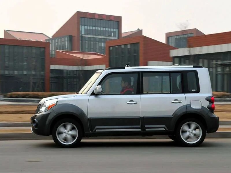 Грейт вол hover m2. Daihatsu pixis toyota. Квадратный китайский автомобиль. Китайские автомобили квадратные. Тойота би би 2005.