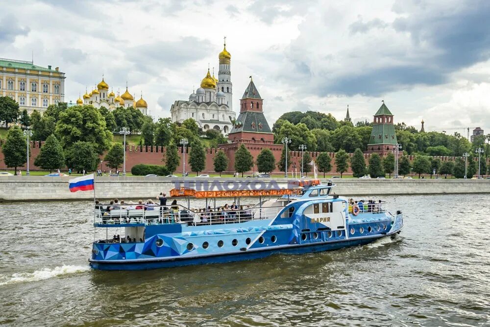 4 часовая прогулка на теплоходе. Прогулка по москве-реке на теплоходе.
