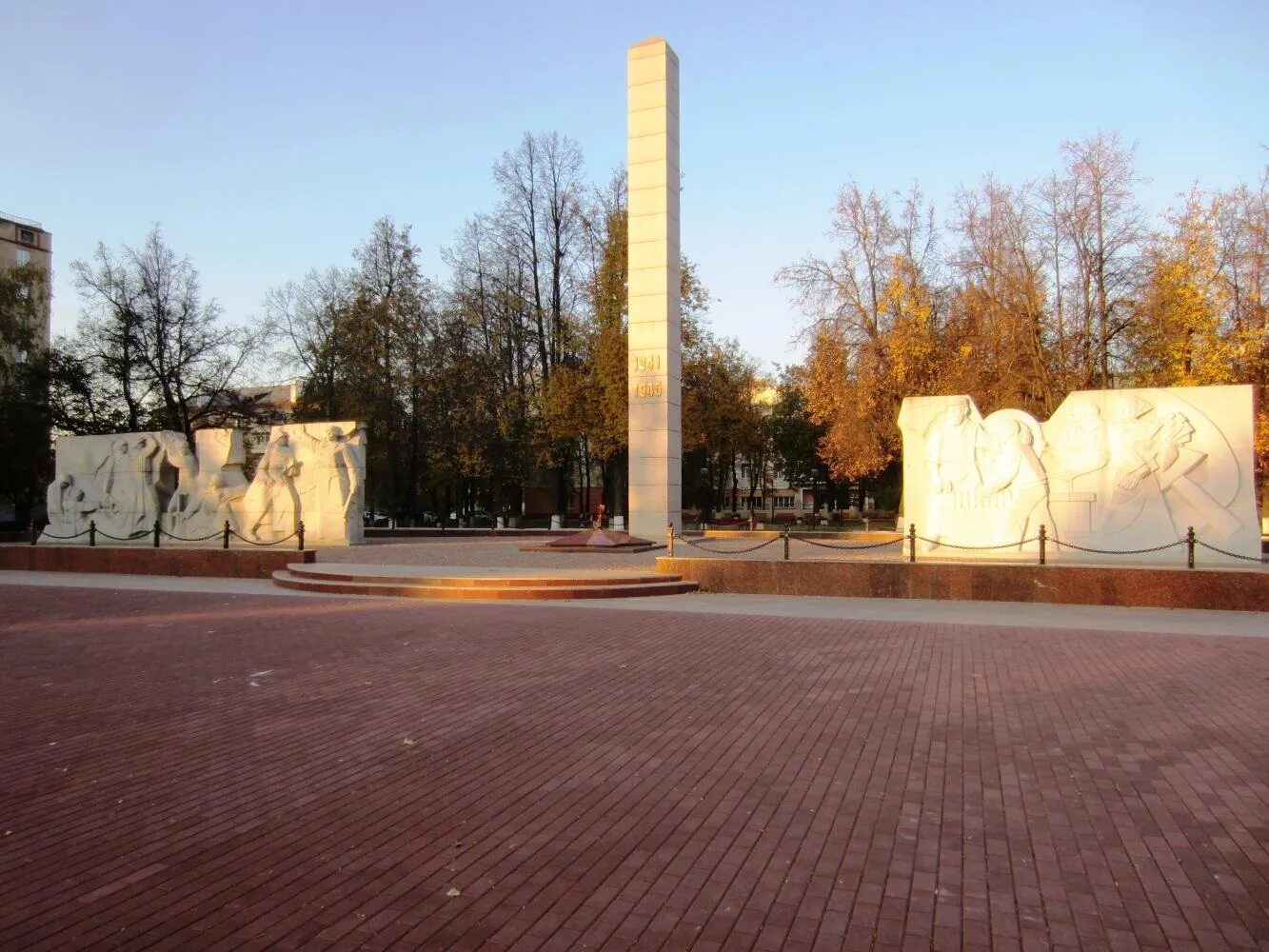 Площадь 50 лет октября. Мемориал на площади славы подольск. подольск площадь 50 летия октября. площадь славы г. подольск. вечный огонь площадь славы подольск.