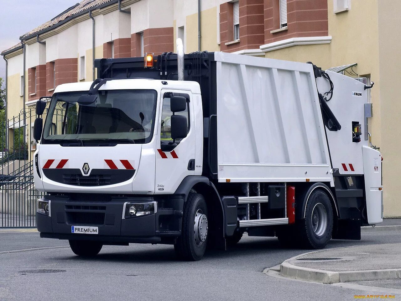 Рено премиум Дистрибьюшн. Рено мусоровоз. Renault Midlum мусоровоз. Faun мусоровоз. Грузовик мусоровоз