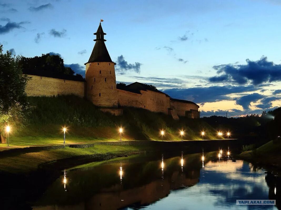 Ssduik pskov. Псков город. Ночной город Псков. Псков белые ночи.