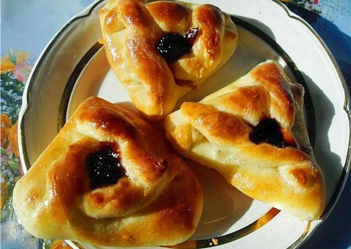 Булочки. Булка с повидлом. Красивые булочки с повидлом. Завиток булочка. Булочки с повидлом.