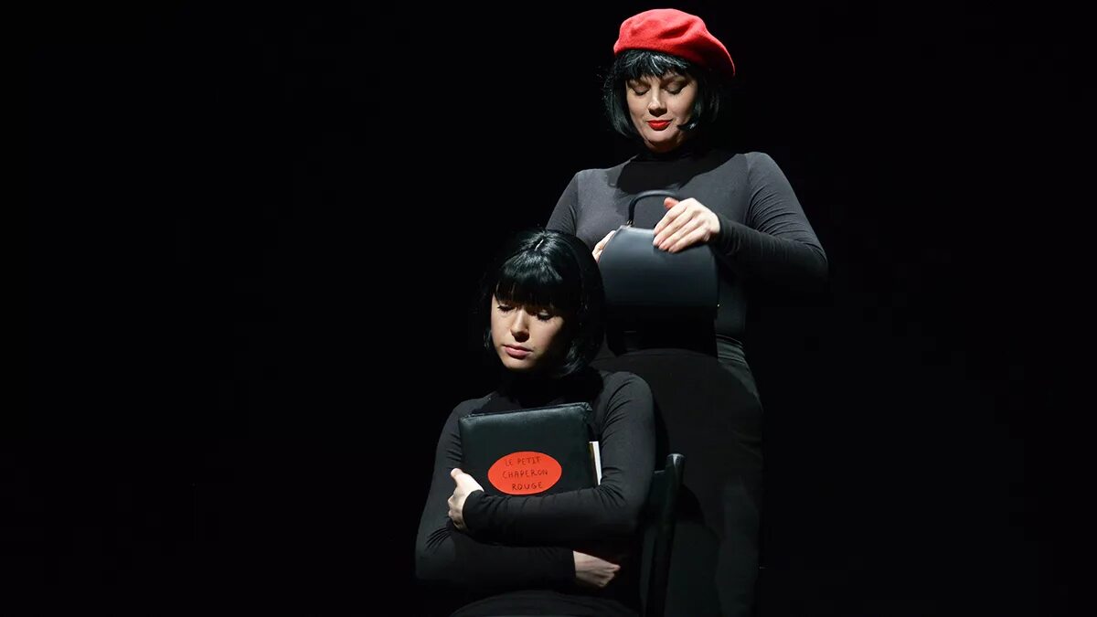 Красная шапочка театр на таганке. Красная шапка театр на таганке. Театр на таганке мать. Красная шапочка театр на таганке. Театр качалова красная шапочка.