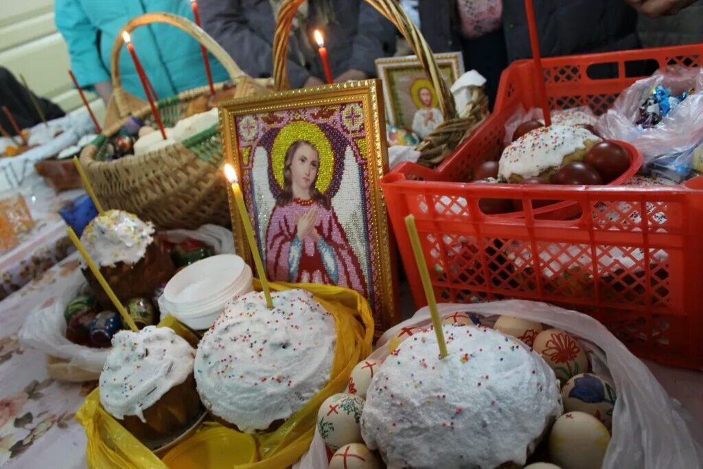 освещение куличей липецк. освящают пасхи. новоиерусалимский монастырь освящение куличей. освящают пасхи. храм реутов освящение куличей.
