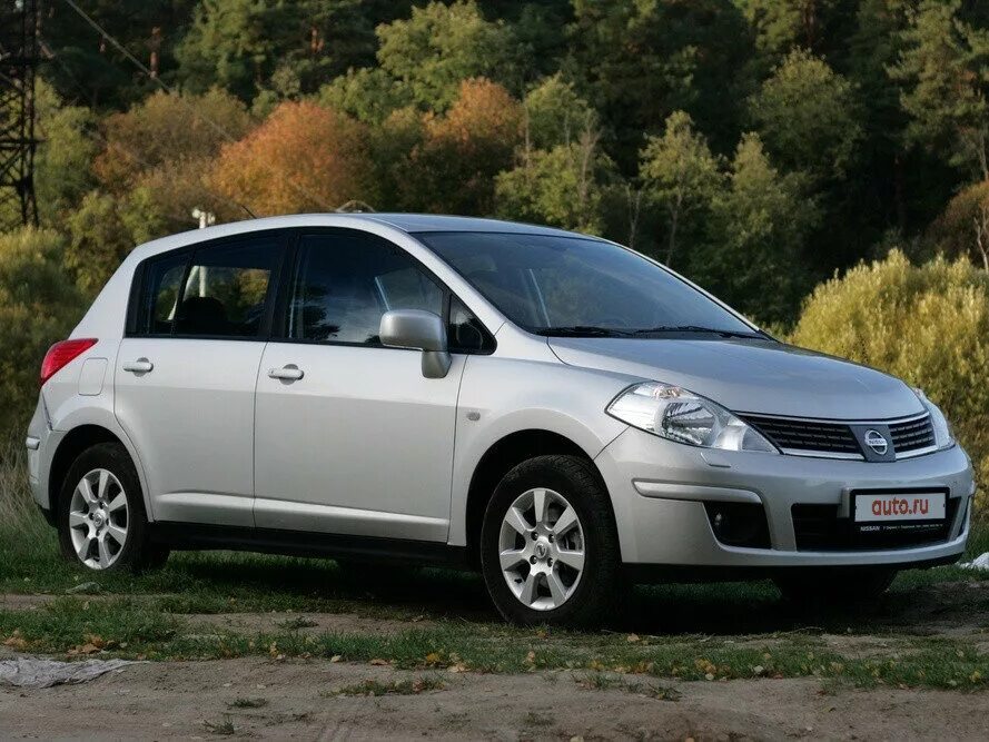 Nissan Tiida 2010. Nissan Tiida 2010 хэтчбек. Тиида хэтчбек 2010. Ниссан Тиида 2010 года. Ниссан тиида 2010 хэтчбек