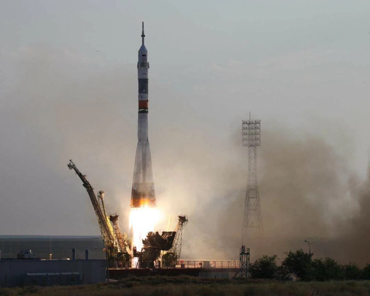 Космонавтика первый запуск. Космодром Байконур Восток 1. Старт ракеты с космодрома Байконур. Роскосмос Байконур. Стартовый комплекс Союз Байконур.