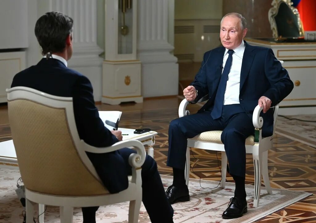 Сколько просмотров набрало интервью такера с путиным. Интервью Путина NBC. Интервью Путина американскому журналисту 2021. Интервью Путина NBC News 2021.