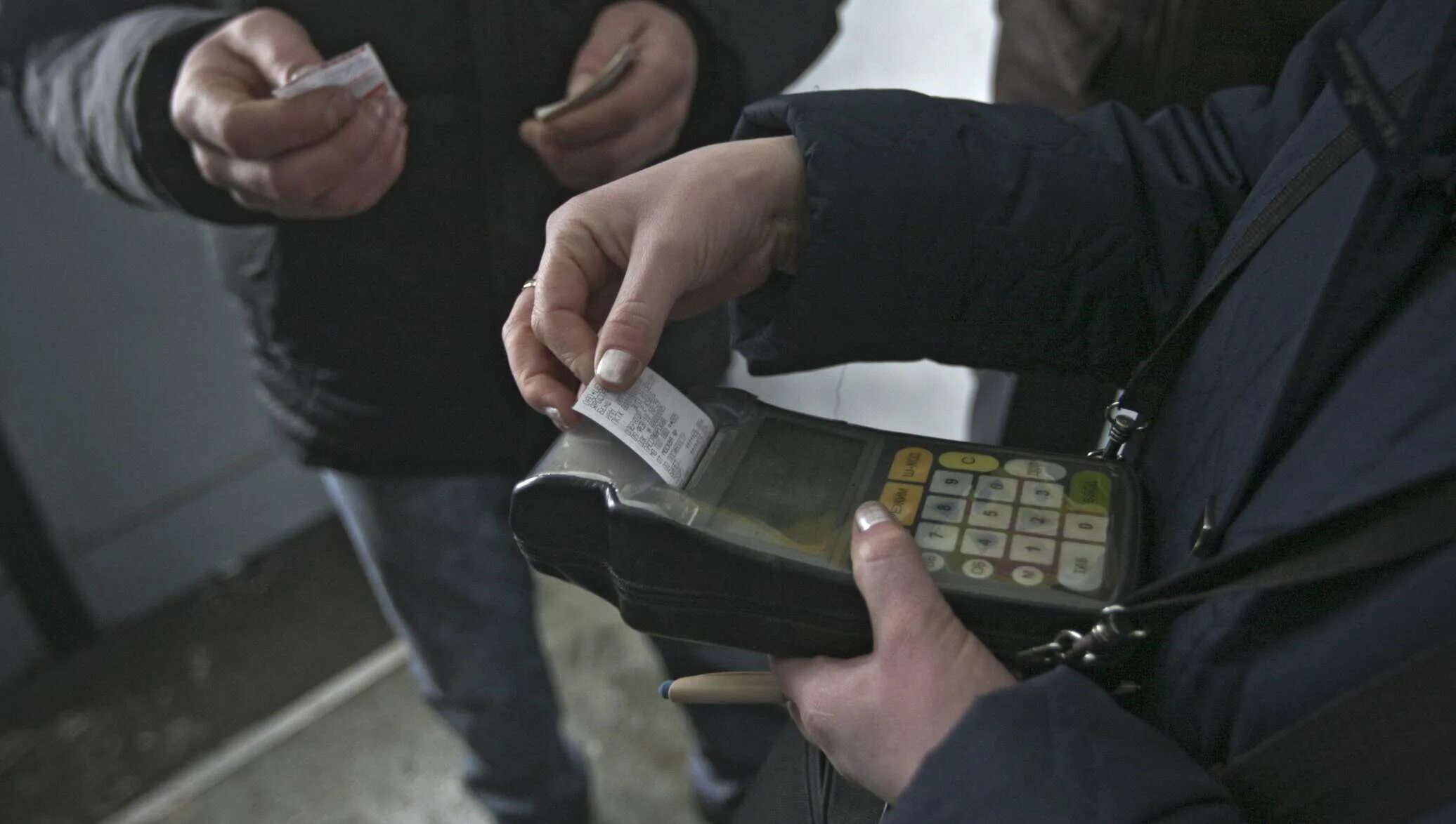 Штраф за проезд в автобусе. Штраф безбилетникам. штраф за безбилетный проезд. штраф за безбилетный проезд в электричке. контролеров 19.