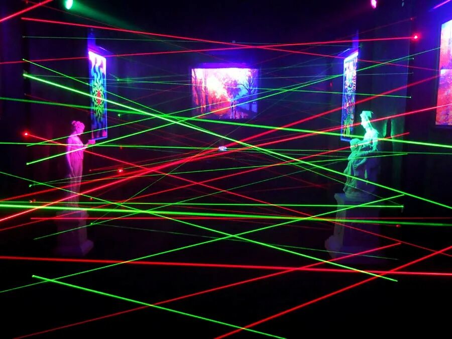 Лазерный луч. Лазер. Свет лазера. Laser me. Laser me.