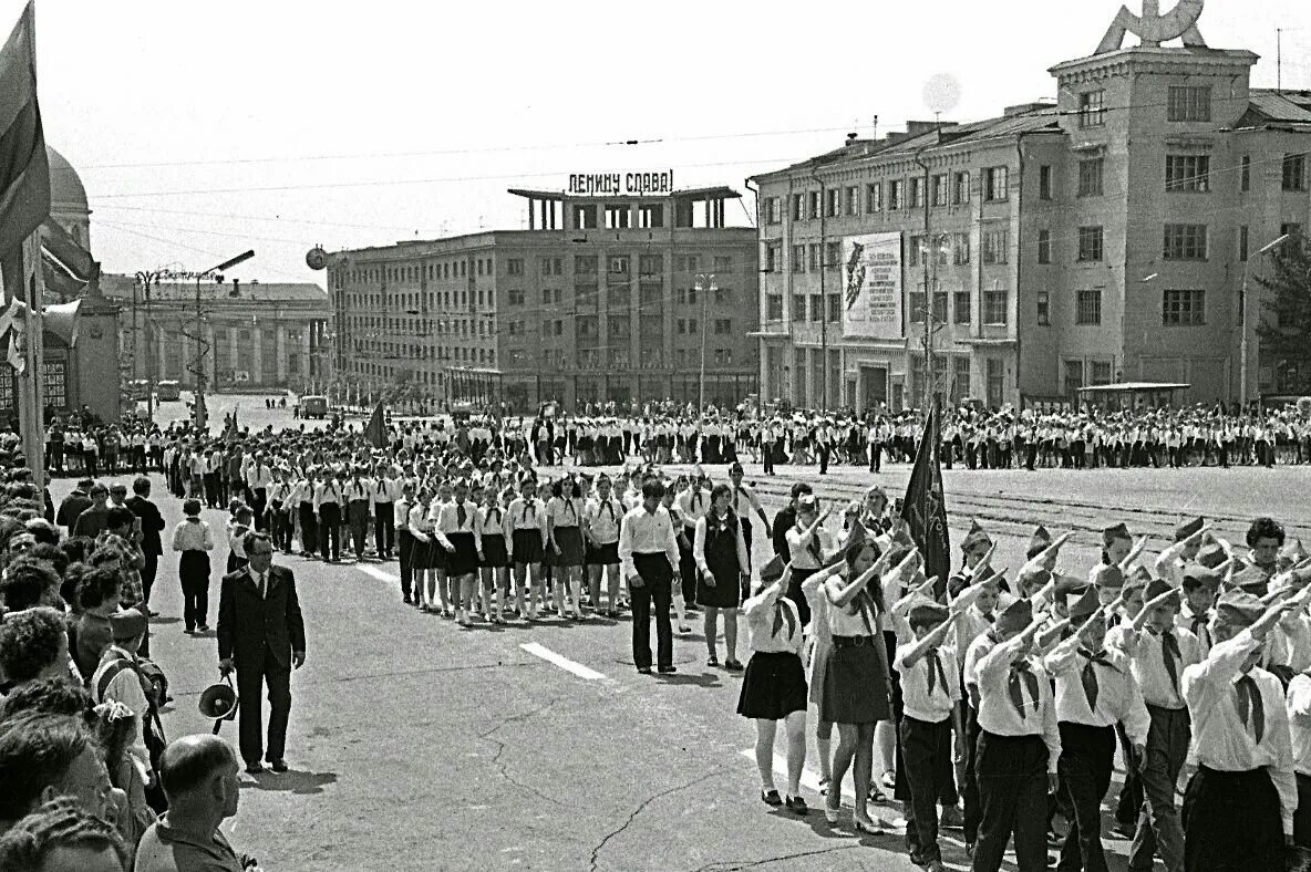 1 мая 1972 года. Парад пионеров на красной площади 1972. 50 Лет пионерии парад на красной площади. Парад пионеров на красной площади 1982. Парад пионеров на красной площади 19 мая.