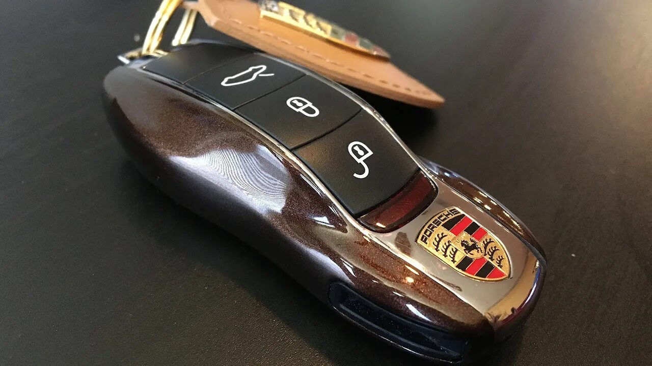 Ключи порш. Брелок порше 911. porsche 911 ключ. ключи от порше панамера. ключ порше кайен.